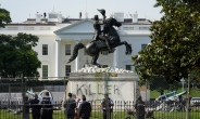 백악관 앞 ‘트럼프의 영웅’ 잭슨 전 대통령 동상 철거 시도…트럼프, 중형 경고