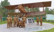 공군, 임시정부 한인비행학교 '기념 조형물' 제작…훈련기, 조종사 10명 형상화