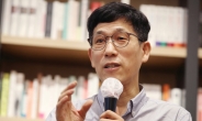 진중권 “김조원 사퇴, 강남 집값 오른다는 경제학적 진단”