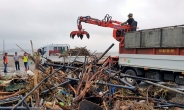 폭우에 떠밀려온 쓰레기가 목포 앞바다 점령…수만t 규모