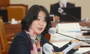 윤미향 의원, ‘정의연 의혹’ 수사 3개월만에 檢출석(종합)
