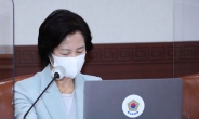 “지원장교에 연장 요청”…공개된 秋-보좌관 카톡에 불거진 ‘특혜’ 논란