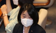 윤미향 재판 11월로 연기…“수사기록 방대”