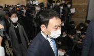 [헤럴드pic] 회의실로 들어가는 김용민 의원