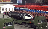 北 ‘야간 열병식’에서 신형 SLBM 공개…경제실패 ‘핵무력 과시’로 만회