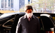 [헤럴드pic] 굳은 표정으로 출근하는 이명수 대법원장
