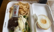“이 햄버거가 1만6000원”…외신기자, 도쿄올림픽 도시락 공개 저격