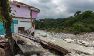 인도서 산사태로 바위 떨어져 버스 덮쳐…관광객 9명 숨져