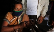1년간 코로나 3번 걸린 인도 의사…백신 접종 후 2번 ‘돌파 감염’