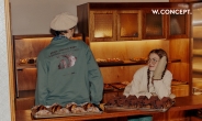 W컨셉, 프론트로우X인기 카페 ‘아우어 베이커리’ 협업상품 단독 판매