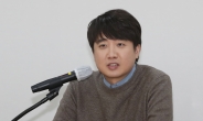 이준석 “늦게 결혼해 조언 받았을 수도”...尹 무속논란 감싸기