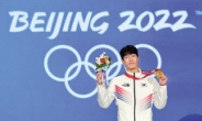 베이징 첫 ‘금메달’ 황대헌, 포상금 2억+α·오메가 시계도