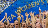 美 여자축구 대표팀, 남자선수들과 동일 임금 받는다 “기념비적 진전”