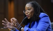 “여성이란?” ‘美 최초 흑인 女 대법관’ 지명자가 회피한 질문