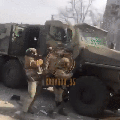 [영상] 체첸 독재자, 마리우폴 가정집 총기 난사…“나치 영토 청소 중” [나우,어스]