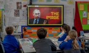 ‘러 우크라 침공’ 대한 10대 교육에 고민 빠진 유럽 교사들
