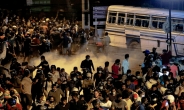 ‘국가부도 위기’ 스리랑카, 반정부 시위 격화에 비상사태 선포