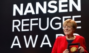 [영상] 메르켈, 유엔난민상 수상…“독일인들에게 이 상을 바친다” [나우,어스]