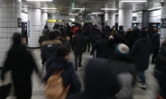 지하철 3호선 불광역서 열차 고장으로 출근길 시민들 불편