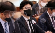 한동훈 스토킹 혐의 ‘더탐사’ 기자, 경찰 출석…“취재 활동일뿐”