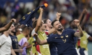 [월드컵] 디펜딩 챔피언 프랑스, 줄부상딛고 호주에 4-1 대승