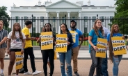 바이든의 학자금 빚 탕감 계획, 법원서 막혔다