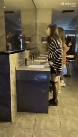 [영상]男화장실서 女화장실 통째 훔쳐봐… 특수거울 술집 연달아 발각