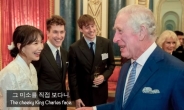“‘국뽕’ 유튜버 아냐?” 놀림받던 ‘영국남자’, 英찰스왕 만났다
