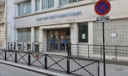 프랑스 고교 50대 교사, 학생 휘두른 흉기에 사망