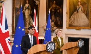 영국-EU, 북아일랜드 자유교역 보장하는 브렉시트 새 합의