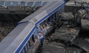 “국가 시스템의 실패”…57명 사망한 그리스 열차사고, 막을 순 없었나
