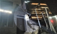 ‘와르르’ 핫플 한남동 커피숍에 재건축 건물 무너져 2명 대피