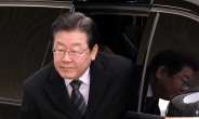 [헤럴드pic] 차에서 내리는 이재명 더불어민주당 대표