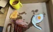 “이게 영국식 아침식사?” 박스종이 위 계란·베이컨…英호텔 혹평