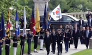 [속보]한미정상 부부, 한국전 기념비 헌화…尹, 방미기간 바이든과 첫 만남