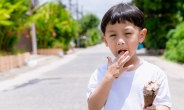 9살 독감환자에 초코 아이스크림·휴대폰 게임 처방한 의사…결국 해고