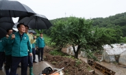 “예산 투입할테니 걱정마시라”…공주·논산 간 尹, 이틀 연속 수해현장 방문