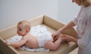 소비자원 “기저귀 교환대서 영유아 낙상사고 증가…사용 주의”