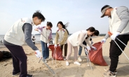 아시아나항공, 영종도 용유해안 ‘반려해변’ 정화 활동