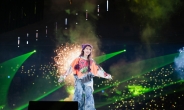 6만 명 만난 ‘K-팝 퀸’ 아이유…‘승리의 여신’의 과도기? [고승희의 리와인드]