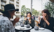 쉴땐 집에만 있는 ‘집순이·집돌이’ 일본인들…이젠 달라졌다?