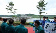 김영호 통일, 임진강 방문…“北, 남북합의 따라 댐 방류 사전 통보해야”