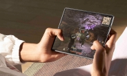 “갤럭시 Z 폴드6로 게임 즐긴다”…삼성전자, 크래프톤과 ‘다크앤다커 모바일’ 협업