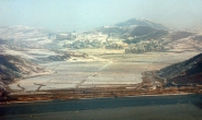 <포토뉴스>눈 덮인 북한의 개풍군 선전용 해물마을
