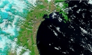 <日대지진>해안선도 바꿔놓은 쓰나미…인공위성 촬영