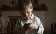 “스마트폰, 어린이 관절통증 유발”