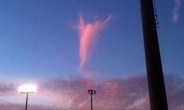 날아가는 천사 구름 포착, 새 교황 탄생 순간에…