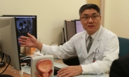 <젊은 명의들 ⑨>홍준혁 교수“전립선암 후유증 로봇수술로 잡는다”