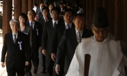 日 의원들, 야스쿠니 집단 참배…신도 총무상은 12일에 이어 두번째 참배
