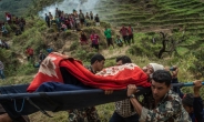 네팔 구호활동 하던 미 해군 헬기…추락한 채로 발견